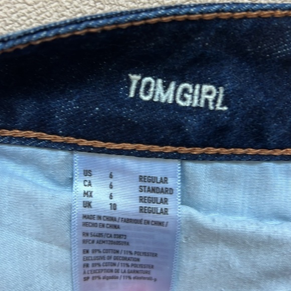 Women’s American Eagle (stretch) Tomgirl Jeans, size 6 regular - Picture 7 of 11